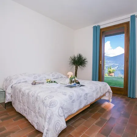 Griante Sleeps 15 Pool Air Con *