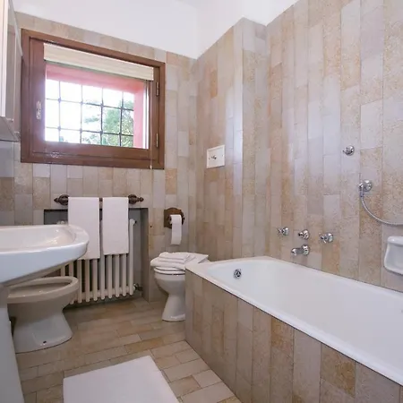 Griante Sleeps 15 Pool Air Con Villa Cadenabbia
