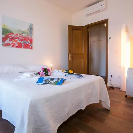 Griante Sleeps 15 Pool Air Con וילה