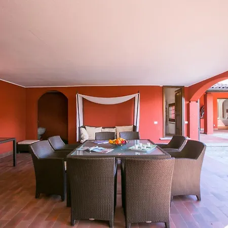 וילה Griante Sleeps 15 Pool Air Con